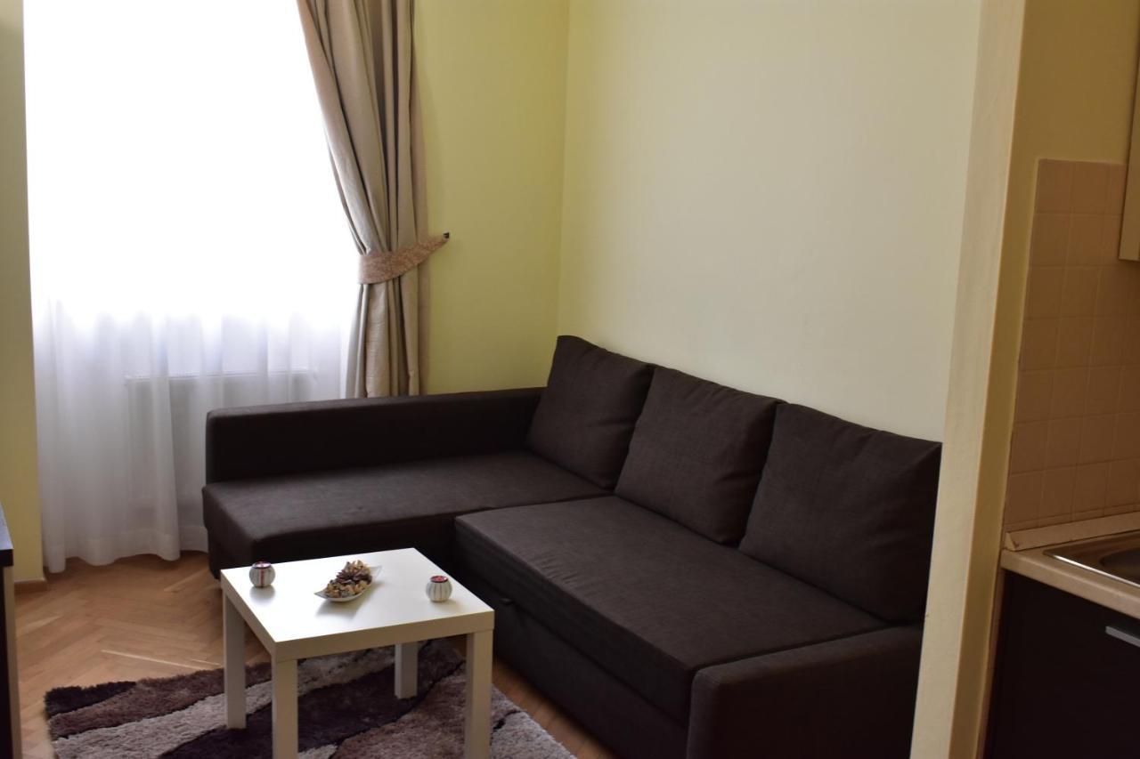 Apartment Vikroria - Hálkova 5 Praga Exterior foto
