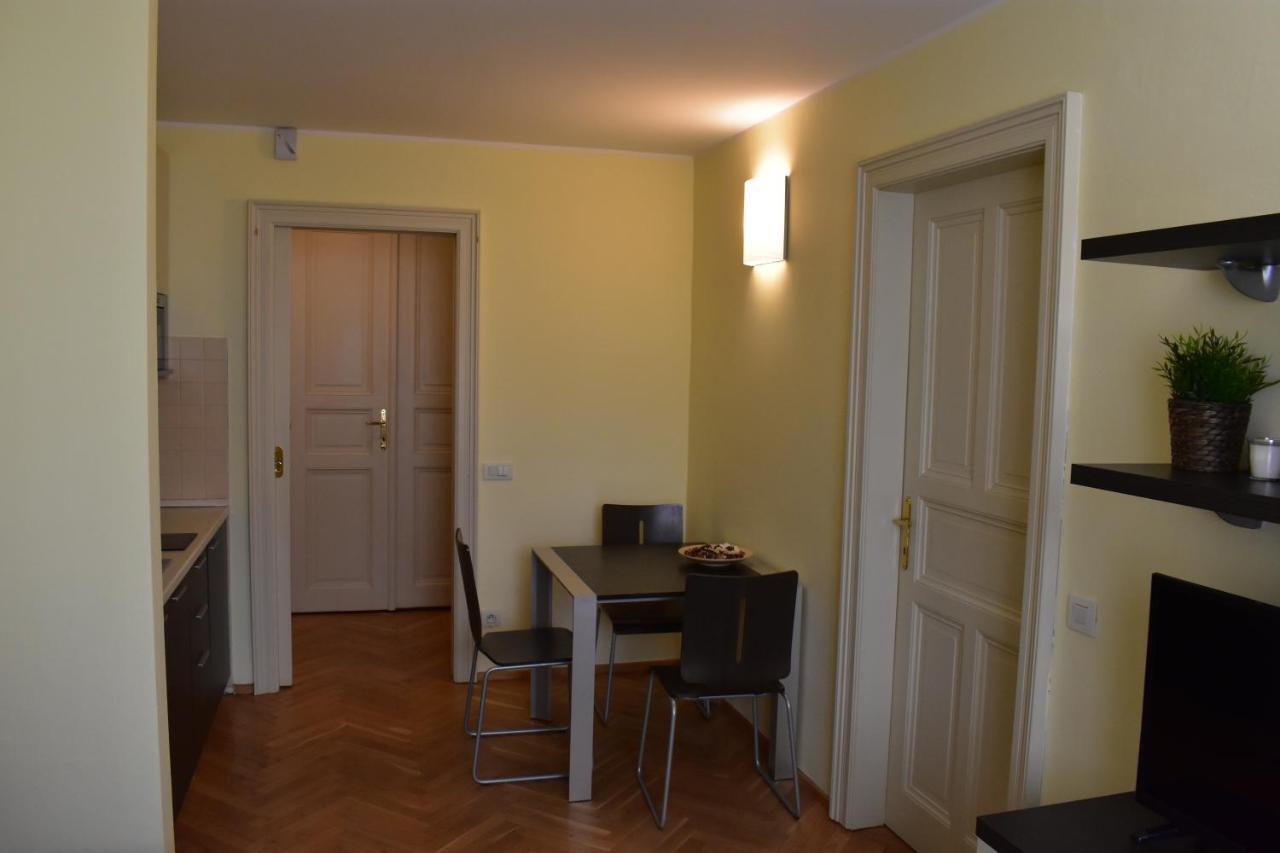Apartment Vikroria - Hálkova 5 Praga Exterior foto