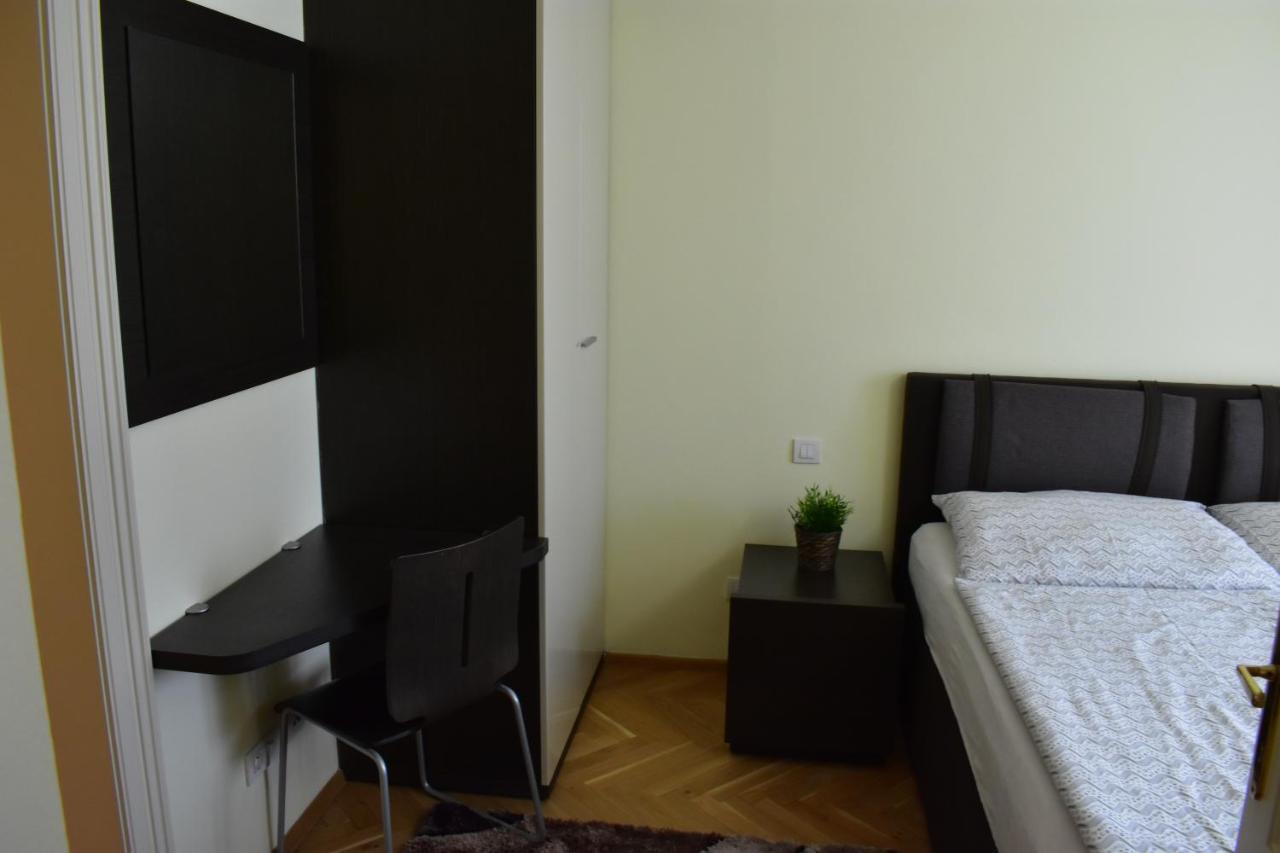Apartment Vikroria - Hálkova 5 Praga Exterior foto