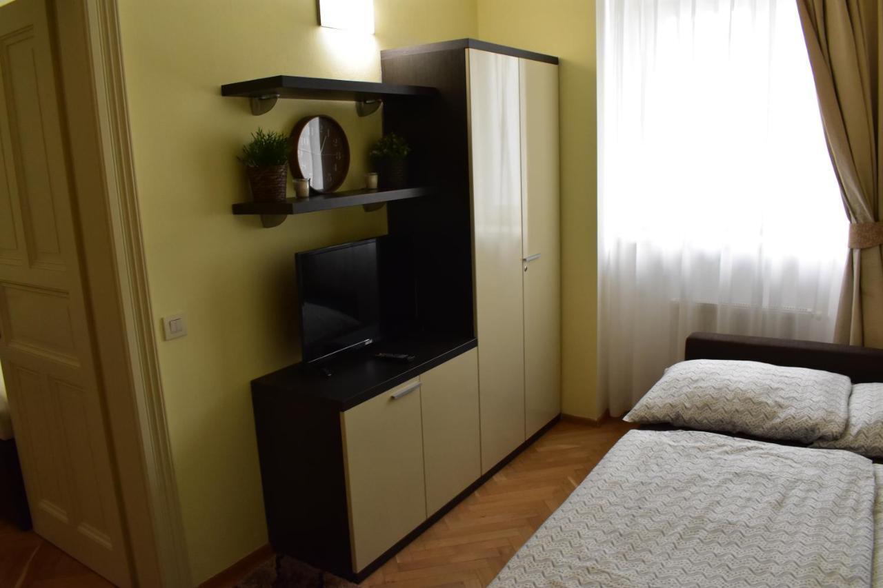 Apartment Vikroria - Hálkova 5 Praga Exterior foto